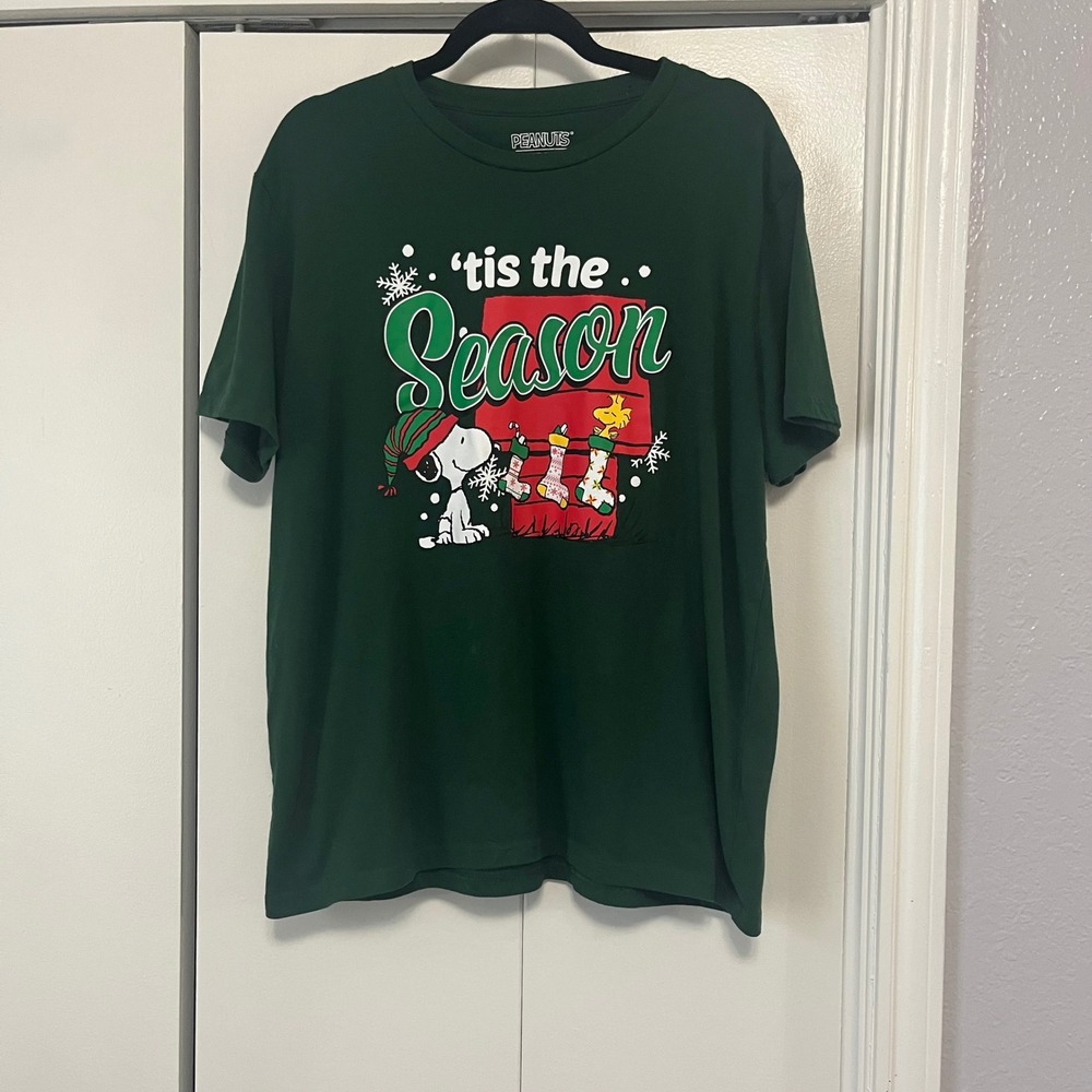 Peanuts Snoopy Tis The Season Christmas Graphic T-Shirt Green XL Womens